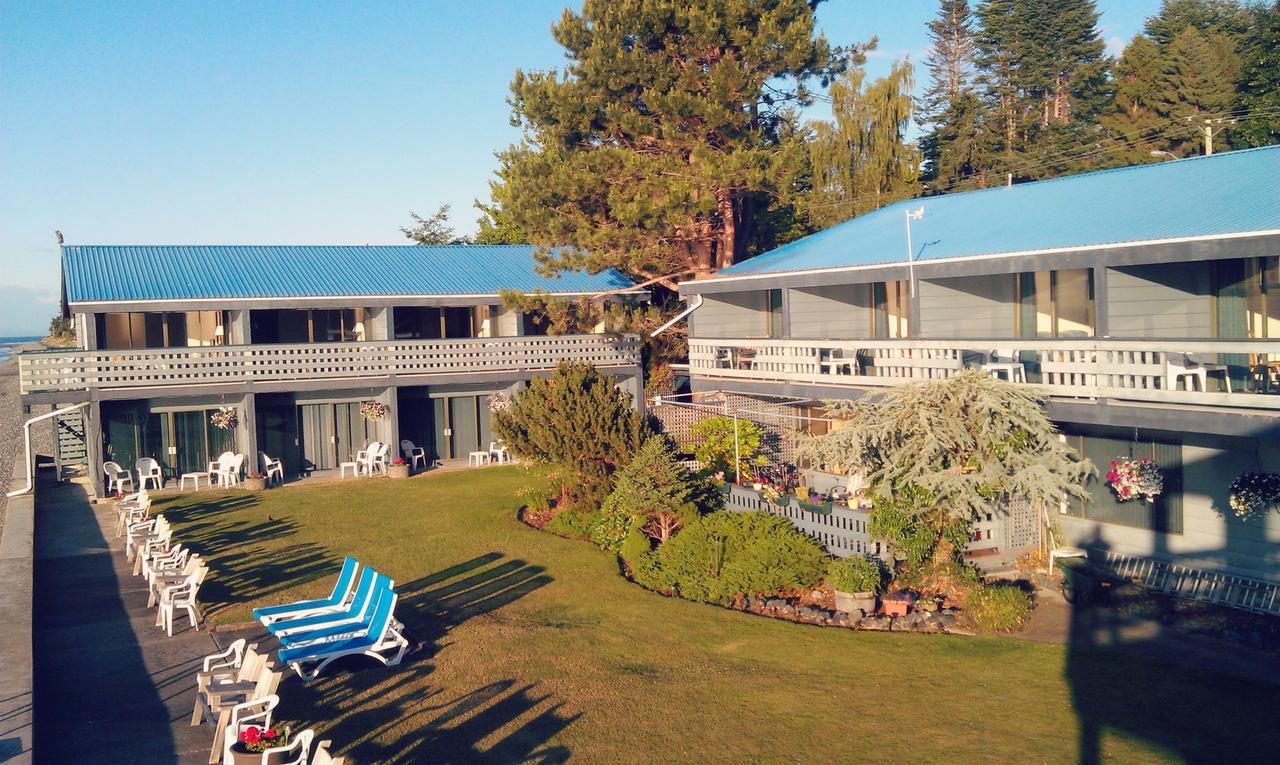 Sand Pebbles Inn Qualicum Beach Bagian luar foto