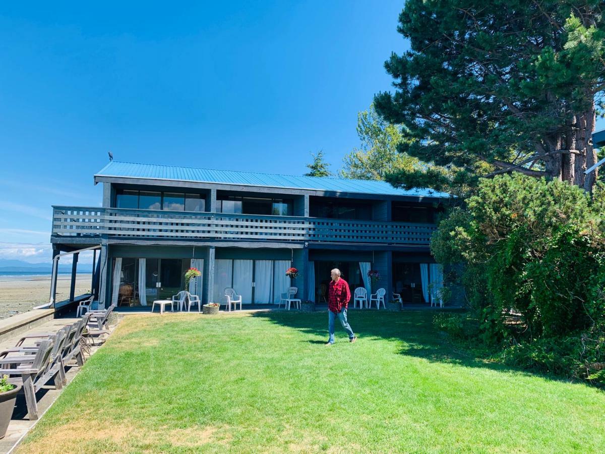Sand Pebbles Inn Qualicum Beach Bagian luar foto