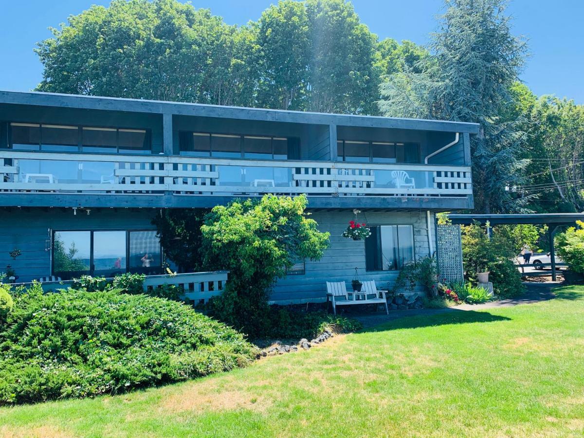 Sand Pebbles Inn Qualicum Beach Bagian luar foto