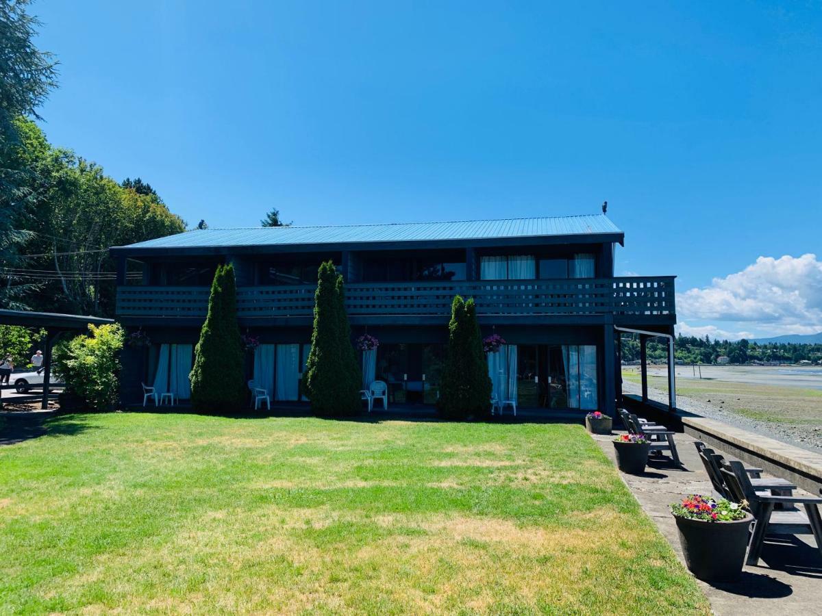 Sand Pebbles Inn Qualicum Beach Bagian luar foto