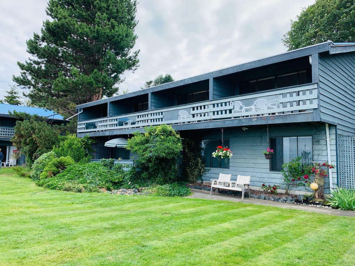 Sand Pebbles Inn Qualicum Beach Bagian luar foto